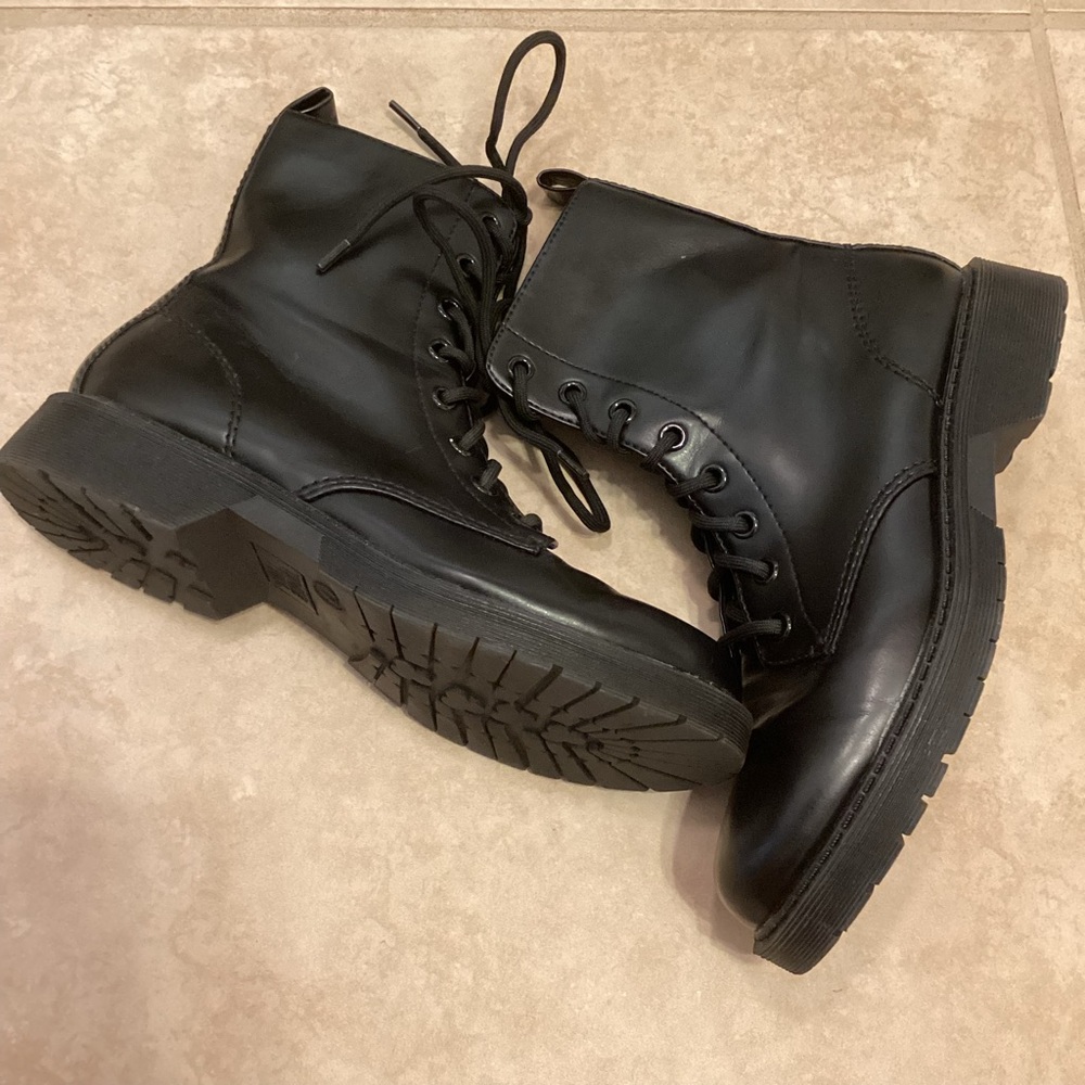 Time and Tru Zip Up Black Boots Women’s Size 7 - Picture 3 of 11
